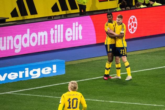 230327 Alexander Isak and Dejan Kulusevski of Sweden celebrate after 2-0 during the UEFA EURO, EM, Europameisterschaft,Fussball Qualifier, EM, Europameisterschaft football match between Sweden and Azerbaijan on March 27, 2023 in Stockholm. Photo: Emma Wallskog BILDBYRAN COP 320 JZ0347 bbeng football soccer fotboll fotball uefa euro qualifier landskamp emkval em-kvalifisering em-kvalik sverige sverige a sweden azerbajdzjan jubel Copyright: EMMAxWALLSKOG BB230327EW021