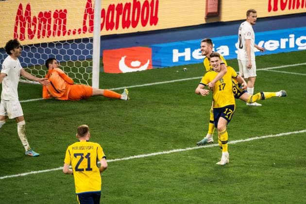 230327 Viktor Gyökeres and Mattias Svanberg of Sweden celebrate after 3-0 during the UEFA EURO, EM, Europameisterschaft,Fussball Qualifier, EM, Europameisterschaft football match between Sweden and Azerbaijan on March 27, 2023 in Stockholm. Photo: Emma Wallskog BILDBYRAN COP 320 JZ0347 bbeng football soccer fotboll fotball uefa euro qualifier landskamp emkval em-kvalifisering em-kvalik sverige sverige a sweden azerbajdzjan Copyright: EMMAxWALLSKOG BB230327EW022