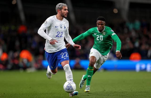 UEFA EURO, EM, Europameisterschaft,Fussball 2024 Qualifying Round Group B, Aviva Stadium, Dublin 27 3 2023 Republic of Ireland vs France Ireland™s Chiedozie Ogbene with Theo Hernandez of France Chiedozie Ogbene with Theo Hernandez 27 3 2023  Copyright: x INPHO RyanxByrnex RB1_8000