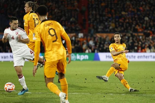 ROTTERDAM - (lr) John Sergeant of Gibraltar, Cody Gakpo of Holland, Nathan Ake of Holland score the 3-0 during the UEFA European Championship, EM, Europameisterschaft qualifying match between the Netherlands and Gibraltar at Feyenoord Stadion de Kuip on March 27, 2023 in Rotterdam, Netherlands. ANP MAURICE VAN STONE UEFA EURO, EM, Europameisterschaft,Fussball 2024 Qualifying Round 2022 2023 xVIxANPxSportx xxANPxIVx 465883927 originalFilename: 465883927.jpg