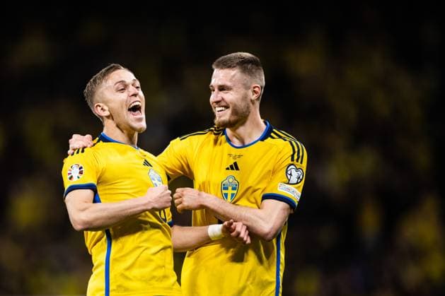 230327 Jesper Karlsson and Mattias Svanberg of Sweden celebrate after 4-0 during the UEFA EURO, EM, Europameisterschaft,Fussball Qualifier, EM, Europameisterschaft football match between Sweden and Azerbaijan on March 27, 2023 in Stockholm. Photo: Jesper Zerman BILDBYRAN COP 234 JZ0347 bbeng football soccer fotboll fotball uefa euro qualifier landskamp emkval em-kvalifisering em-kvalik sverige sverige a sweden azerbajdzjan jubel Copyright: JESPERxZERMAN BB230327JZ047