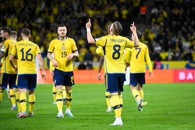 STOCKHOLM 20230327 Sveriges Jesper Karlsson ( 8) jublar efter sitt 4-0-mal under mandagens EM-kvalmatch i fotboll mellan Sverige och Azerbajdzjan pa Friends Arena. STOCKHOLM SVERIGE x10080x Copyright: xFredrikxSandberg TTx EM-KVAL SVERIGE-AZERBAJDZJAN