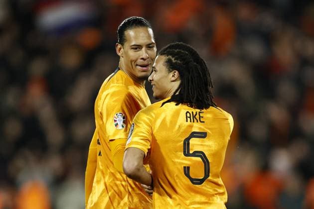 ROTTERDAM - (lr) Virgil van Dijk of Holland, Nathan Ake of Holland celebrate the 3-0 during the UEFA European Championship, EM, Europameisterschaft qualifying match between the Netherlands and Gibraltar at Feyenoord Stadion de Kuip on March 27, 2023 in Rotterdam, Netherlands. ANP MAURICE VAN STONE UEFA EURO, EM, Europameisterschaft,Fussball 2024 Qualifying Round 2022 2023 xVIxANPxSportx xxANPxIVx 465884086 originalFilename: 465884086.jpg