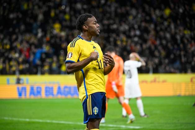 STOCKHOLM 20230327 Sveriges Anthony Elanga jublar efter sitt 5-0-mal under mandagens EM-kvalmatch i fotboll mellan Sverige och Azerbajdzjan pa Friends Arena. STOCKHOLM SVERIGE x10080x Copyright: xFredrikxSandberg TTx EM-KVAL SVERIGE-AZERBAJDZJAN