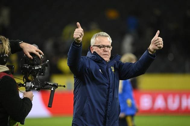 STOCKHOLM 20230327 Sveriges förbundskapten Janne Andersson gör tummarna upp efter 5-0-segern i mandagens EM-kvalmatch i fotboll mellan Sverige och Azerbajdzjan pa Friends Arena. STOCKHOLM SVERIGE x10080x Copyright: xFredrikxSandberg TTx EM-KVAL SVERIGE-AZERBAJDZJAN