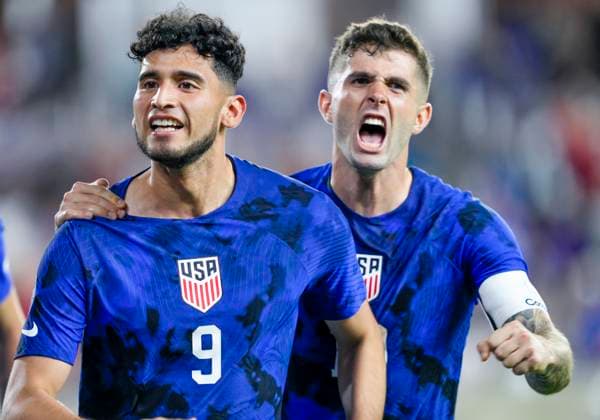 Sport Themen der Woche KW13 Sport Bilder des Tages ORLANDO, FL - MARCH 27: United States of America forward Ricardo Pepi (9) celebrates scoring a goal with United States of America forward Christian Pulisic (10) during the CONCACAF Nations League match between the United States vs El Salvador on March 27th, 2023 at Explorer Stadium in Orlando, FL. (Photo by Andrew Bershaw Icon Sportswire) SOCCER: MAR 27 CONCACAF Nations League - United States vs El Salvador Icon2303270172