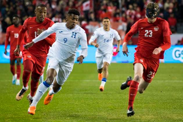 Fußball, CONCACAF Nations League, Kanada - Honduras March 28, 2023, Toronto, Ontario, Canada: Antony Lozano 9 (L) and Scott Kennedy 23 (R) in action during the CONCACAF Nations League qualifier game between Canada and Honduras at BMO field in Toronto. The game ended 4-1 for Canada sending it to the semifinals. Toronto Canada - ZUMAm154 20230328_zap_m154_015 Copyright: xAngelxMarchinix