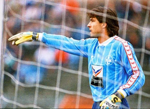 RECORD DATE NOT STATED Aus 1. BL. Saison 1987 88 Hannover 96 - 1. FC Kaiserslauterb 1:0 am 05.03.1988. Im Foto: FC TW Michael Serr *** From 1 BL season 1987 88 Hannover 96 1 FC Kaiserslauterb 1 0 on 05 03 1988 In photo FC TW Michael Serr