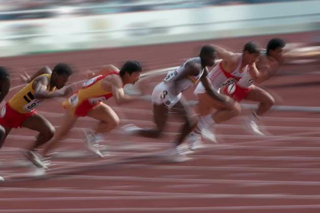 Versuch Geschwindigkeit des 100m-Laufs (bei einem Vorlauf) fotografisch einzufangen während der Olmpiade in Seoul *** Attempt to photographically capture the speed of the 100m run during a preliminary race at the Olympiad in Seoul.