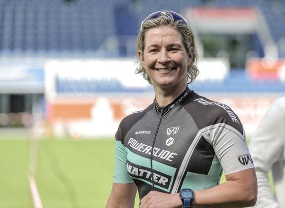 Duisburg - 32. Rhein-Ruhr-Marathon *** NUR FÜR REDAKTIONELLE ZWECKE *** EDITORIAL USE ONLY ***Der 32. Rhein-Ruhr-Marathon in Duisburg am Sonntag den 07.06.2015. Claudia Pechstein kommt als Dritte bei den Inline-Skatern ins Ziel. Foto: Lars Heidrich FUNKE Foto Service Der 32. Rhein-Ruhr-Marathon in Duisburg am Sonntag den 07.06.2015. Claudia Pechstein kommt als Dritte bei den Inline-Skatern ins Ziel. Deutschland NRW Duisburg Copyright: LarsxHeidrich *** Duisburg 32 Rhine Ruhr Marathon *** only for editorial Purposes *** Editorial Use only The 32 Rhine Ruhr Marathon in Duisburg at Sunday the 07 06 2015 Claudia Pechstein , as Third parties at the Inline Skaters ins Target Photo Lars Heidrich Funke Photo Service the 32 Rhine Ruhr Marathon in Duisburg at Sunday the 07 06 2015 Claudia Pechstein , as Third parties at the Inline Skaters ins Target Germany NRW Duisburg Copyright LarsxHeidrich Copyright: LarsxHeidrich docnrwhugopicture79206562 ,EDITORIAL USE ONLY