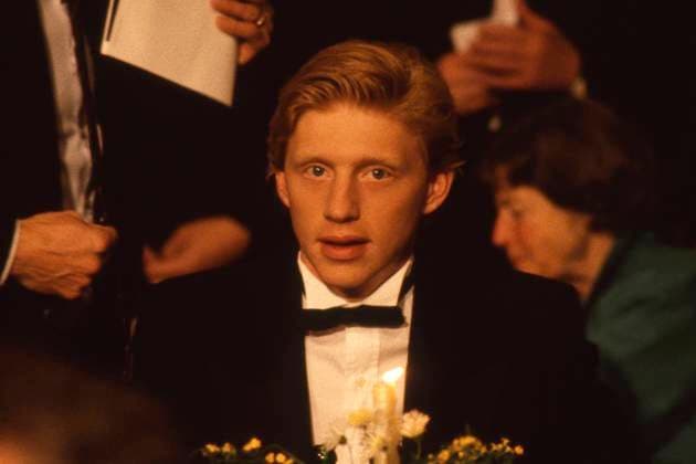 Boris BECKER, Deutschland, Tennisspieler, Tennis, privat, im Smoking, Portraet, Porträt, Portrait, Angeschnittenes Einzelbild, Einzelmotiv, hier bei einem Empfang des Bundeskanzlers in Bonn Dezember 1985. Â *** Boris BECKER, Germany, tennis player, tennis, private, in tuxedo, portraet, portrait, cropped single image, single subject, here at a reception of the Federal Chancellor in Bonn December 1985 Â