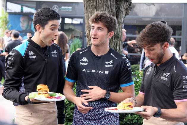 30.03.2023, Albert-Park, Melbourne, FORMULA 1 ROLEX AUSTRALIAN GRAND PRIX 2023 , im Bild Esteban Ocon (FRA), BWT Alpine F1 Team, Jack Doohan, Pierre Gasly (FRA), BWT Alpine F1 Team Melbourne Albert-Park Victoria Australien