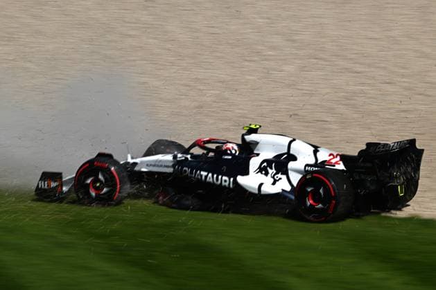 AUSTRALIAN F1 GRAND PRIX, Yuki Tsunoda of AlphaTauri runs off the track during the 2023 Australian Grand Prix at the Albert Park Circuit in Melbourne, Friday, March 31, 2023. ( NO ARCHIVING, EDITORIAL USE ONLY, NO USE IN BOOKS WITHOUT CONSENT MELBOURNE VICTORIA AUSTRALIA  Copyright: xJAMESxROSSx 20230331001781117720