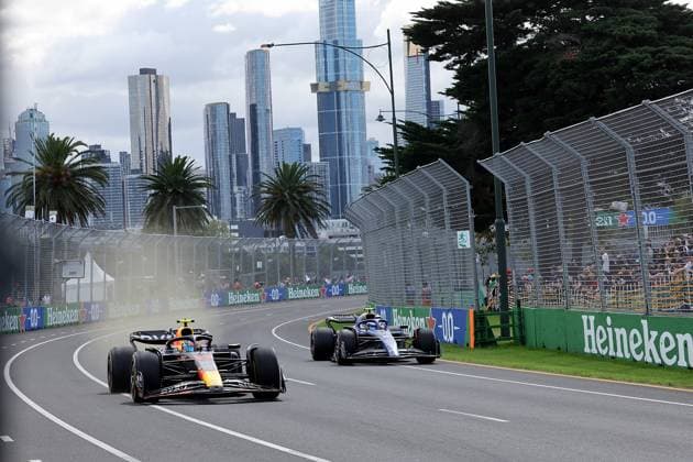31.03.2023, Albert-Park, Melbourne, FORMULA 1 ROLEX AUSTRALIAN GRAND PRIX 2023 , im Bild Sergio Perez (MEX), Oracle Red Bull Racing, Logan Sargeant (USA), Williams Racing Melbourne Albert-Park Victoria Australien
