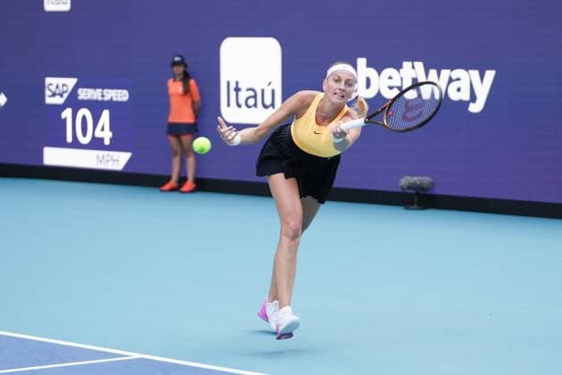 March 30, 2023, Miami Gardens, Florida, United States: March, 30 - Miami Gardens: Eketerina Alexandrova, in action here, plays Petra Kvitova(CZE) during the Quarter-Finals of the 2023 Miami Open by Itau. Miami Gardens United States - ZUMApa3_ 0240939119st Copyright: xAndrewxPatronx