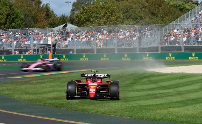 FORMULA 1 ROLEX AUSTRALIAN GRAND PRIX 2023 31.03.2023, Albert-Park, Melbourne, FORMULA 1 ROLEX AUSTRALIAN GRAND PRIX 2023 , im Bild Ausritt von Carlos Sainz Jr. (ESP), Scuderia Ferrari ins Gras.