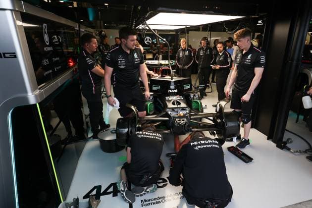 March 31, 2023, Melbourne, Victoria, Australia: MELBOURNE, AUSTRALIA - MARCH 31: Mercedes-AMG PETRONAS Formula One Team at the 2023 Australian Formula 1 Grand Prix on 31st March 2023 Melbourne Australia - ZUMAp121 20230331_zsp_p121_097 Copyright: xChrisxPutnamx