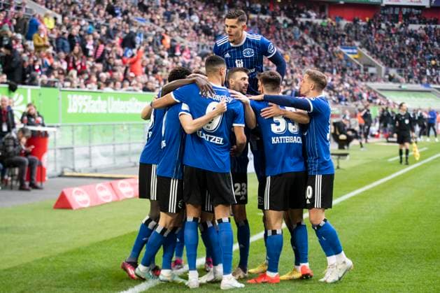Sport Themen der Woche KW13 Sport Bilder des Tages Fußball: 2. Bundesliga, Saison 2022 2023, 26. Spieltag, Fortuna Düsseldorf - Hamburger SV am 31.03.2023 in Düsseldorf (Nordrhein-Westfalen). Hamburgs Torschütze Laszlo Benes bejubelt mit den Teamkollegen das 0:1 WICHTIGER HINWEIS: Gemäß den Vorgaben der DFL Deutsche Fußball Liga bzw. des DFB Deutscher Fußball-Bund ist es untersagt, in dem Stadion und oder vom Spiel angefertigte Fotoaufnahmen in Form von Sequenzbildern und oder videoähnlichen Fotostrecken zu verwerten bzw. verwerten zu lassen. *** Soccer 2 Bundesliga, season 2022 2023, 26 match day, Fortuna Düsseldorf Hamburger SV on 31 03 2023 in Düsseldorf North Rhine Westphalia Hamburgs goal scorer Laszlo Benes celebrates with teammates the 0 1 IMPORTANT NOTE According to the requirements of the DFL German Football League and the DFB German Football Association is prohibited in the stadium and or from the game made photographs in the form of sequence pictures and or video-like photo series to exploit or to let exploited Copyright: xKirchner MarcoxSteinbrennerx