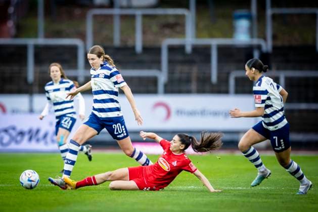 1. Frauen-Bundesliga; 1. FC Koeln - MSV Duisburg, 31.03.2023 Alexandria Hess (20, MSV Duisburg), Manjou Wilde (7, 1. FC Koeln), Miray Cin (7, MSV Duisburg) waehrend der Begegnung 1. FC Koeln - MSV Duisburg an Spieltag 17 der Frauen-Fussball-Bundesliga am 31.03.2023 im Suedstadion in Koeln. DFL REGULATIONS PROHIBIT ANY USE OF PHOTOGRAPHS AS IMAGE SEQUENCES AND OR QUASI-VIDEO. Copyright: xBEAUTIFULxSPORTS AxelxKohringx
