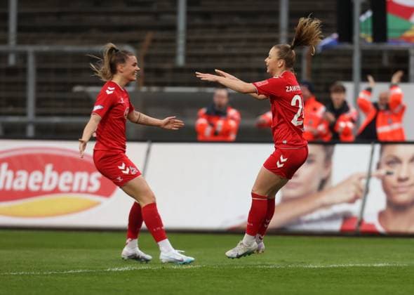 Weronika Zawistowska (Köln, r) Torjubel, Jubel, jubelt, jubeln, Freude, freuen, freut sich, elt nach ihgrem Treffer zum 1-0, 1. FC Köln - MSV Duisburg, Flyeralarm Frauen Bundesliga, 17. Spieltag, Köln, Deutschland, 18.03.2023.
