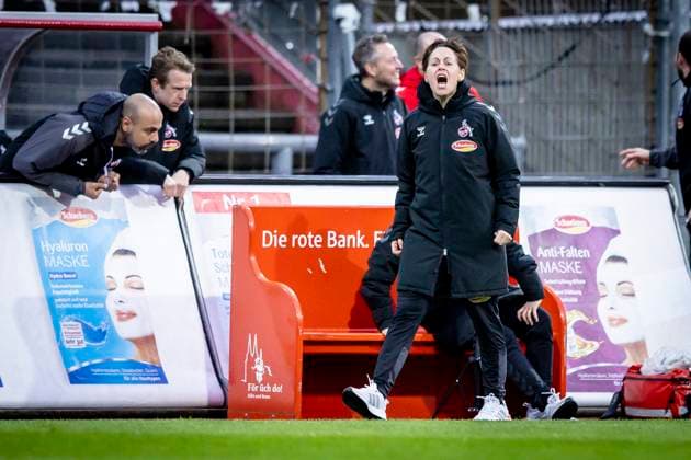 1. Frauen-Bundesliga; 1. FC Koeln - MSV Duisburg, 31.03.2023 Nicole Bender-Rummlert (Interims-Trainerin 1. FC Koeln) coacht lautstark waehrend der Begegnung 1. FC Koeln - MSV Duisburg an Spieltag 17 der Frauen-Fussball-Bundesliga am 31.03.2023 im Suedstadion in Koeln. DFL REGULATIONS PROHIBIT ANY USE OF PHOTOGRAPHS AS IMAGE SEQUENCES AND OR QUASI-VIDEO. Copyright: xBEAUTIFULxSPORTS AxelxKohringx
