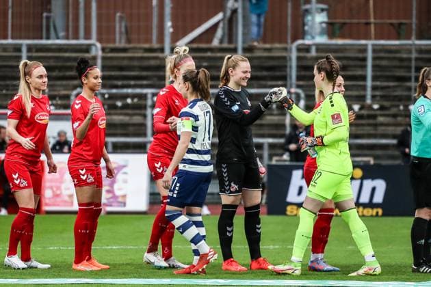 Fussball, FLYERALARM Frauen Bundesliga Saison 2022 2023 17.Spieltag 1.FC Köln - MSV Duisburg 31.03.2023, Südstadion Köln Yvonne Zielinski (MSV Duisburg, 17) Ena Mahmutovic (MSV Duisburg, 32) Köln Südstadion Nordrhein-Westfahlen Deutschland