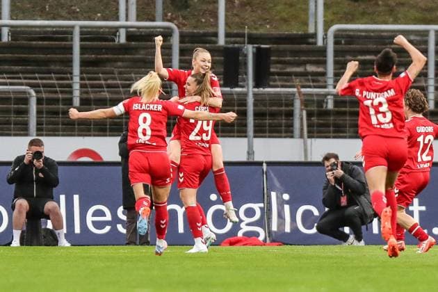 Fussball, FLYERALARM Frauen Bundesliga Saison 2022 2023 17.Spieltag 1.FC Köln - MSV Duisburg 31.03.2023, Südstadion Köln Torjubel 1. FC Koeln nach dem Treffer zum 1-0 durch Weronika Zaistowska (1. FC Koeln, 24) Köln Südstadion Nordrhein-Westfahlen Deutschland