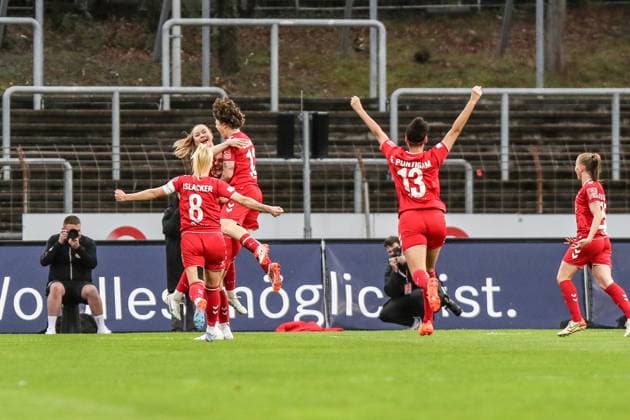 Fussball, FLYERALARM Frauen Bundesliga Saison 2022 2023 17.Spieltag 1.FC Köln - MSV Duisburg 31.03.2023, Südstadion Köln Torjubel 1. FC Koeln nach dem Treffer zum 1-0 durch Weronika Zaistowska (1. FC Koeln, 24) Köln Südstadion Nordrhein-Westfahlen Deutschland