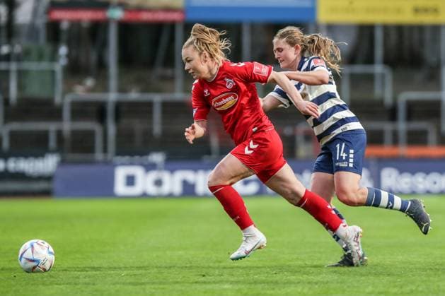 Fussball, FLYERALARM Frauen Bundesliga Saison 2022 2023 17.Spieltag 1.FC Köln - MSV Duisburg 31.03.2023, Südstadion Köln Weronika Zaistowska (1. FC Koeln, 24) Emilie Henriksen (MSV Duisburg, 14) Köln Südstadion Nordrhein-Westfahlen Deutschland