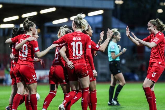 Fussball, FLYERALARM Frauen Bundesliga Saison 2022 2023 17.Spieltag 1.FC Köln - MSV Duisburg 31.03.2023, Südstadion Köln Torjubel 1. FC Koeln nach dem Treffer zum 3-0 durch Mandy Islacker (1. FC Koeln, 8) Köln Südstadion Nordrhein-Westfahlen Deutschland