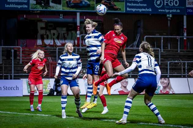1. Frauen-Bundesliga; 1. FC Koeln - MSV Duisburg, 31.03.2023 Kopfballduell zwischen Genessee Puntigam (13, 1. FC Koeln) und Sarah Freutel (MSV Duisburg, 21) waehrend der Begegnung 1. FC Koeln - MSV Duisburg an Spieltag 17 der Frauen-Fussball-Bundesliga am 31.03.2023 im Suedstadion in Koeln. DFL REGULATIONS PROHIBIT ANY USE OF PHOTOGRAPHS AS IMAGE SEQUENCES AND OR QUASI-VIDEO. Copyright: xBEAUTIFULxSPORTS AxelxKohringx