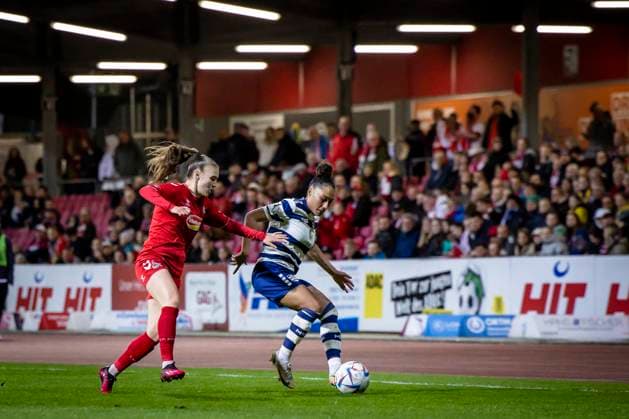 1. Frauen-Bundesliga; 1. FC Koeln - MSV Duisburg, 31.03.2023 Alena Bienz (11, 1. FC Koeln), Vanessa Fuerst (8, MSV Duisburg) waehrend der Begegnung 1. FC Koeln - MSV Duisburg an Spieltag 17 der Frauen-Fussball-Bundesliga am 31.03.2023 im Suedstadion in Koeln. DFL REGULATIONS PROHIBIT ANY USE OF PHOTOGRAPHS AS IMAGE SEQUENCES AND OR QUASI-VIDEO. Copyright: xBEAUTIFULxSPORTS AxelxKohringx