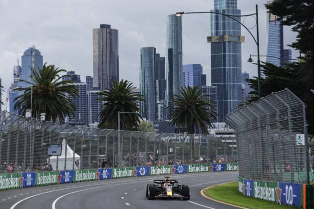01 VERSTAPPEN Max (nld), Red Bull Racing RB19, action during the Formula 1 Rolex Australian Grand Prix 2023, 3rd round of the 2023 Formula One World Championship, WM, Weltmeisterschaft from March 31 to April 2, 2023 on the Albert Park Circuit, in Melbourne, Australia - F1 - AUSTRALIAN GRAND PRIX 2023 DPPI Panoramic  03323005__R3_9994