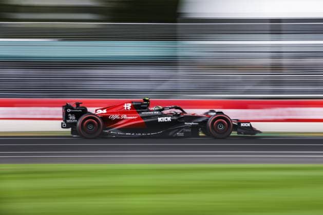 24 ZHOU Guanyu (chi), Alfa Romeo F1 Team Stake C43, action during the Formula 1 Rolex Australian Grand Prix 2023, 3rd round of the 2023 Formula One World Championship, WM, Weltmeisterschaft from March 31 to April 2, 2023 on the Albert Park Circuit, in Melbourne, Australia - F1 - AUSTRALIAN GRAND PRIX 2023 DPPI Panoramic  03323005__R5_9747
