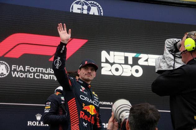 01.04.2023, Albert-Park, Melbourne, FORMULA 1 ROLEX AUSTRALIAN GRAND PRIX 2023 , im Bild Poleposition für Max Verstappen (NLD), Oracle Red Bull Racing, 2.Startplatz für George Russell (GBR), Mercedes-AMG Petronas Formula One Team, 3.Startplatz für Lewis Hamilton (GBR), Mercedes-AMG Petronas Formula One Team Melbourne Albert-Park Victoria Australien
