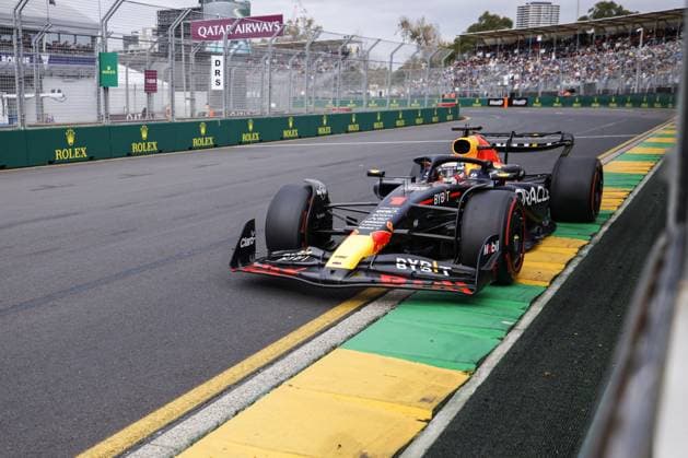 01 VERSTAPPEN Max (nld), Red Bull Racing RB19, action during the Formula 1 Rolex Australian Grand Prix 2023, 3rd round of the 2023 Formula One World Championship, WM, Weltmeisterschaft from March 31 to April 2, 2023 on the Albert Park Circuit, in Melbourne, Australia - F1 - AUSTRALIAN GRAND PRIX 2023 DPPI Panoramic  00122006__R5_0196
