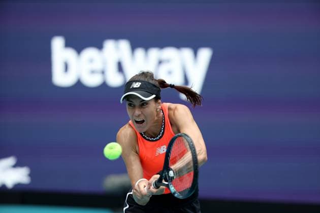 March 31, 2023, Miami Gardens, Florida, United States Of America: MIAMI GARDENS, FLORIDA - MARCH 31: Petra Kvitova of the Czech Republic defeats Sorana Cirstea of Romania in the semi-finals of the women s singles at the Miami Open at the Hard Rock Stadium on March 31, 2023 in Miami Gardens, Florida....People: Sorana Cirstea Miami Gardens United States Of America - ZUMAs214 20230331_zda_s214_076 Copyright: xSMGx