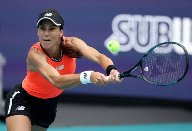 March 31, 2023, Miami Gardens, Florida, United States Of America: MIAMI GARDENS, FLORIDA - MARCH 31: Petra Kvitova of the Czech Republic defeats Sorana Cirstea of Romania in the semi-finals of the women s singles at the Miami Open at the Hard Rock Stadium on March 31, 2023 in Miami Gardens, Florida....People: Sorana Cirstea Miami Gardens United States Of America - ZUMAs214 20230331_zda_s214_085 Copyright: xSMGx