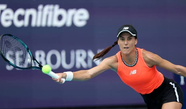 March 31, 2023, Miami Gardens, Florida, United States Of America: MIAMI GARDENS, FLORIDA - MARCH 31: Petra Kvitova of the Czech Republic defeats Sorana Cirstea of Romania in the semi-finals of the women s singles at the Miami Open at the Hard Rock Stadium on March 31, 2023 in Miami Gardens, Florida....People: Sorana Cirstea Miami Gardens United States Of America - ZUMAs214 20230331_zda_s214_108 Copyright: xSMGx