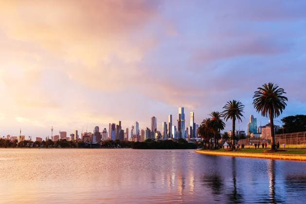 April 1, 2023, Melbourne, Victoria, Australia: MELBOURNE, AUSTRALIA - APRIL 01: Sunset atmosphere at the 2023 Australian Formula 1 Grand Prix on 1st April 2023 Melbourne Australia - ZUMAp121 20230401_zsp_p121_021 Copyright: xChrisxPutnamx