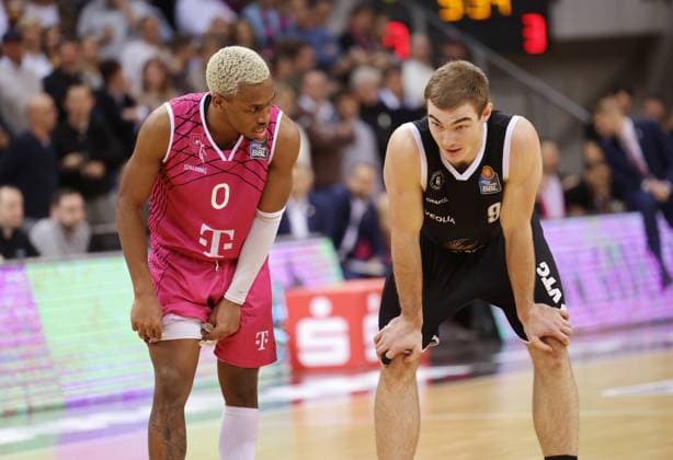 TJ Shorts II Telekom Baskets Bonn vs. Ziga Samar Veolia Towers Hamburg Foto: Jörn Wolter