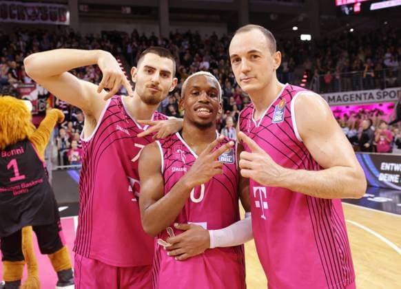 Nach dem Sieg: Sebastian Herrera, TJ Shorts II, Karsten Tadda Telekom Baskets Bonn vs. Yoeli Childs Veolia Towers Hamburg Foto: Jörn Wolter