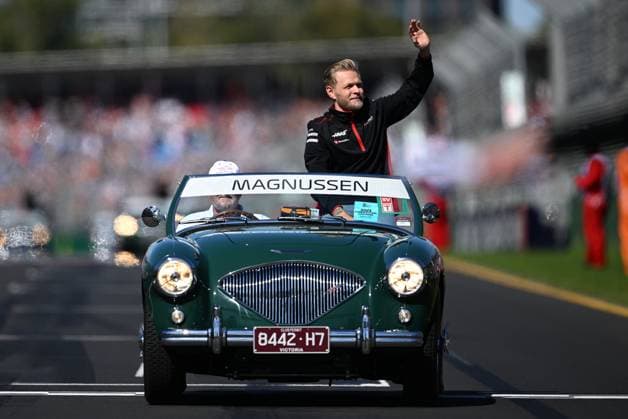 AUSTRALIAN F1 GRAND PRIX, Haas driver Kevin Magnussen of Denmark waves to spectators during a drivers parade ahead of the the 2023 Australian Grand Prix at the Albert Park Circuit in Melbourne, Sunday, April 2, 2023. ( NO ARCHIVING, EDITORIAL USE ONLY, NO USE IN BOOKS WITHOUT CONSENT MELBOURNE VICTORIA AUSTRALIA  Copyright: xJAMESxROSSx 20230402001781984957