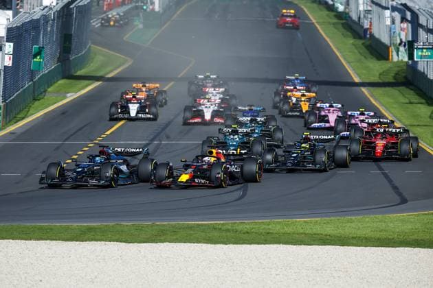 Start of the race, 01 VERSTAPPEN Max (nld), Red Bull Racing RB19, 63 RUSSELL George (gbr), Mercedes AMG F1 Team W14, action during the Formula 1 Rolex Australian Grand Prix 2023, 3rd round of the 2023 Formula One World Championship, WM, Weltmeisterschaft from March 31 to April 2, 2023 on the Albert Park Circuit, in Melbourne, Australia - F1 - AUSTRALIAN GRAND PRIX 2023 - RACE DPPI Panoramic Selection_Total_016