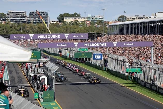 FORMULA 1 ROLEX AUSTRALIAN GRAND PRIX 2023 02.04.2023, Albert-Park, Melbourne, FORMULA 1 ROLEX AUSTRALIAN GRAND PRIX 2023 , im Bild Rennstart: Max Verstappen (NLD), Oracle Red Bull Racing, George Russell (GBR), Mercedes-AMG Petronas Formula One Team, Lewis Hamilton (GBR), Mercedes-AMG Petronas Formula One Team, Carlos Sainz Jr. (ESP), Scuderia Ferrari, Fernando Alonso (ESP), Aston Martin Aramco Cognizant Formula One Team, Charles Leclerc (MCO), Scuderia Ferrari nordphotoxGmbHx xBratic nph00250