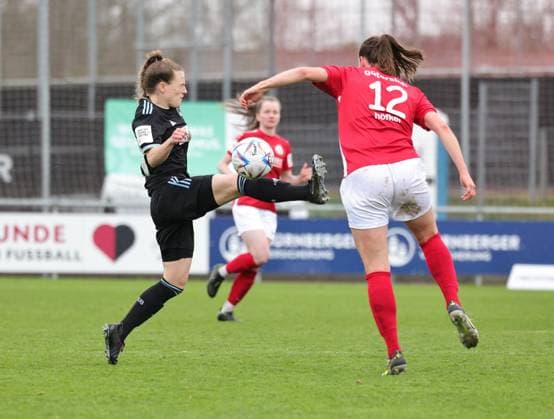 05.03.2023 - Fussball - Saison 2022 2023 - 2. Frauen - Fussball - Bundesliga - 19. Spieltag: 1. FC Nürnberg FCN ( Club ) - FSV Gütersloh 2009 - Sportfoto Zink DaMa - Nastassja Lein (24, 1. FC Nürnberg FCN ) Anna Höfker (12, FSV Gütersloh )