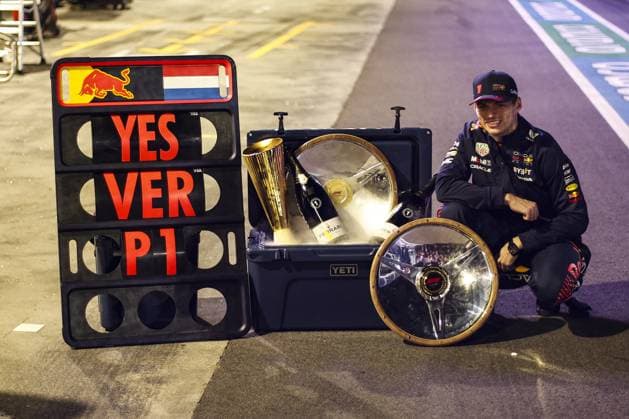 VERSTAPPEN Max (ned), Red Bull Racing RB19, portrait celebration trophy during the Formula 1 Rolex Australian Grand Prix 2023, 3rd round of the 2023 Formula One World Championship, WM, Weltmeisterschaft from March 31 to April 2, 2023 on the Albert Park Circuit, in Melbourne, Australia - F1 - AUSTRALIAN GRAND PRIX 2023 - RACE DPPI Panoramic  00122007__R3_5080A_1