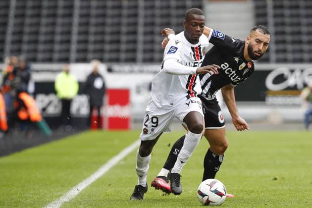 Nicolas Pepe (OGC Nice) Vs Himad Abdelli (SCO Angers) FOOTBALL : SCO Angers Vs OGC Nice - Ligue 1 - 02 04 2023 MichaelBaucher Panoramic 