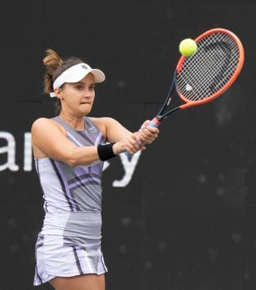 April 3, 2023: Lauren Davis (USA) loses to Katherine Sebov (CAN), 4-6, 6-1, 6-2 at the Credit One Charleston Open being played at Family Circle Tennis Center in Charleston, South Carolina, {USA} Tennisclix Cal Media Charleston USA - ZUMAc04_ 20230403_zaf_c04_017 Copyright: xLesliexBillmanx