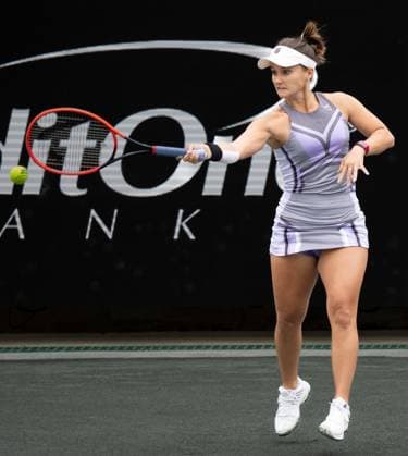 April 3, 2023: Lauren Davis (USA) loses to Katherine Sebov (CAN), 4-6, 6-1, 6-2 at the Credit One Charleston Open being played at Family Circle Tennis Center in Charleston, South Carolina, {USA} Tennisclix Cal Media Charleston USA - ZUMAc04_ 20230403_zaf_c04_030 Copyright: xLesliexBillmanx